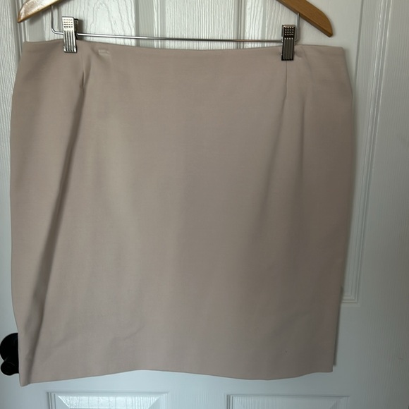 Two-piece blush top and skirt - Picture 7 of 9